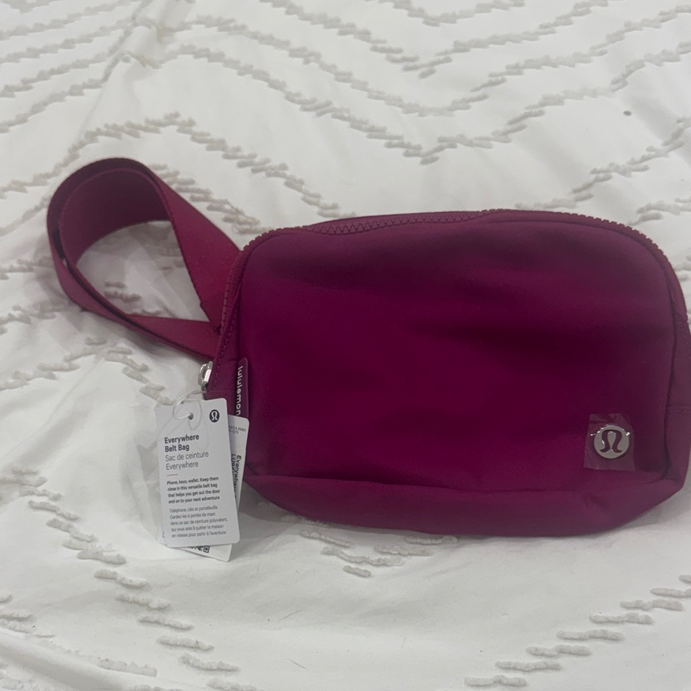 lululemon majenta belt bag with tags